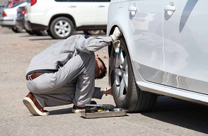 济宁泗水道路救援:汽车行驶遇到爆胎怎么办? 济宁泗水道路救援